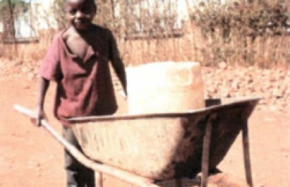proyecto de construcción de una escuela-comedor para niños con disminuciones psíquicas en una zona marginada y desabastecida de Madombizha (Sudáfrica)