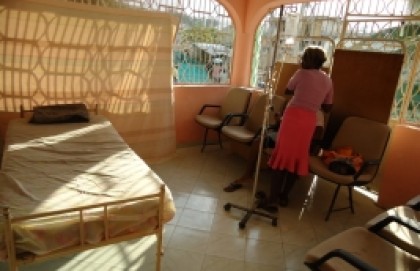 Ayuda sanitaria a niños y niñas que se encuentra en campamentos de desplazados en Puerto Príncipe (Haití)