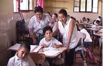 adquisición de un bus escolar y programas de orientación y capacitación para niños y adolescentes con daño neurológico en Santa Cruz de la Sierra (Bolivia)