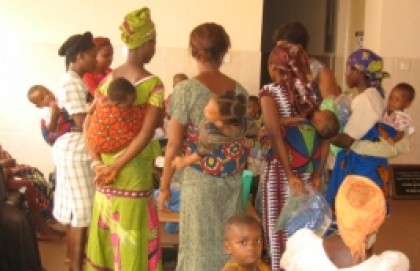 Atención sanitaria para niños y mujeres gestantes en Enugu
